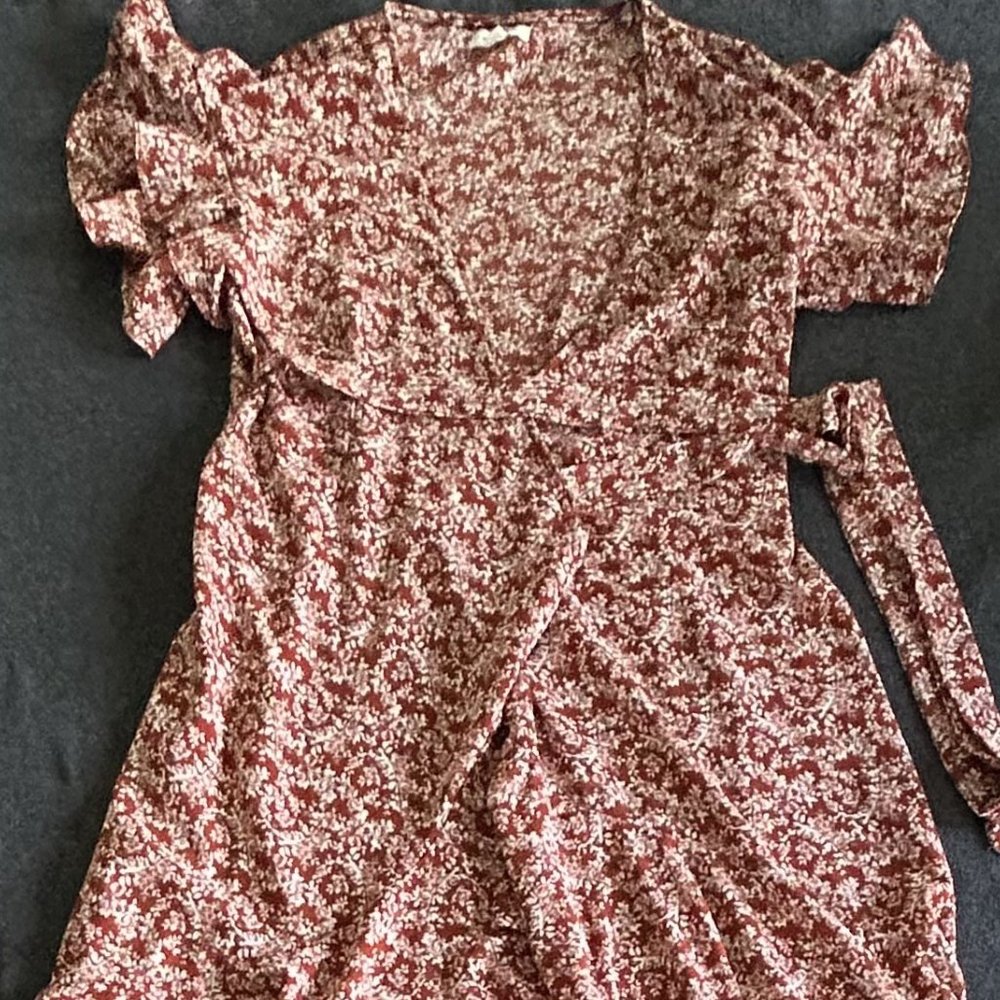 Wrap around dress with floral print by Max Studio